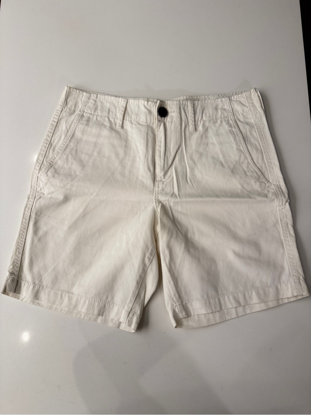 Men’s American Eagle White Prep Lenght Shorts